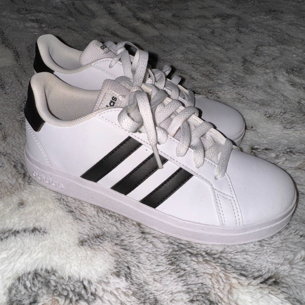 Adidas Kids Unisex 3.5/Women 5 Shoes Black & White Stripes